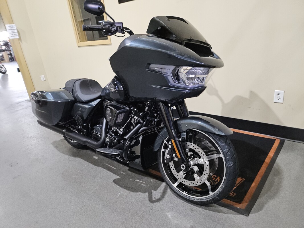 2025 Harley-Davidson Road Glide Iron Horse Metallic - Black Finish - Photo 2