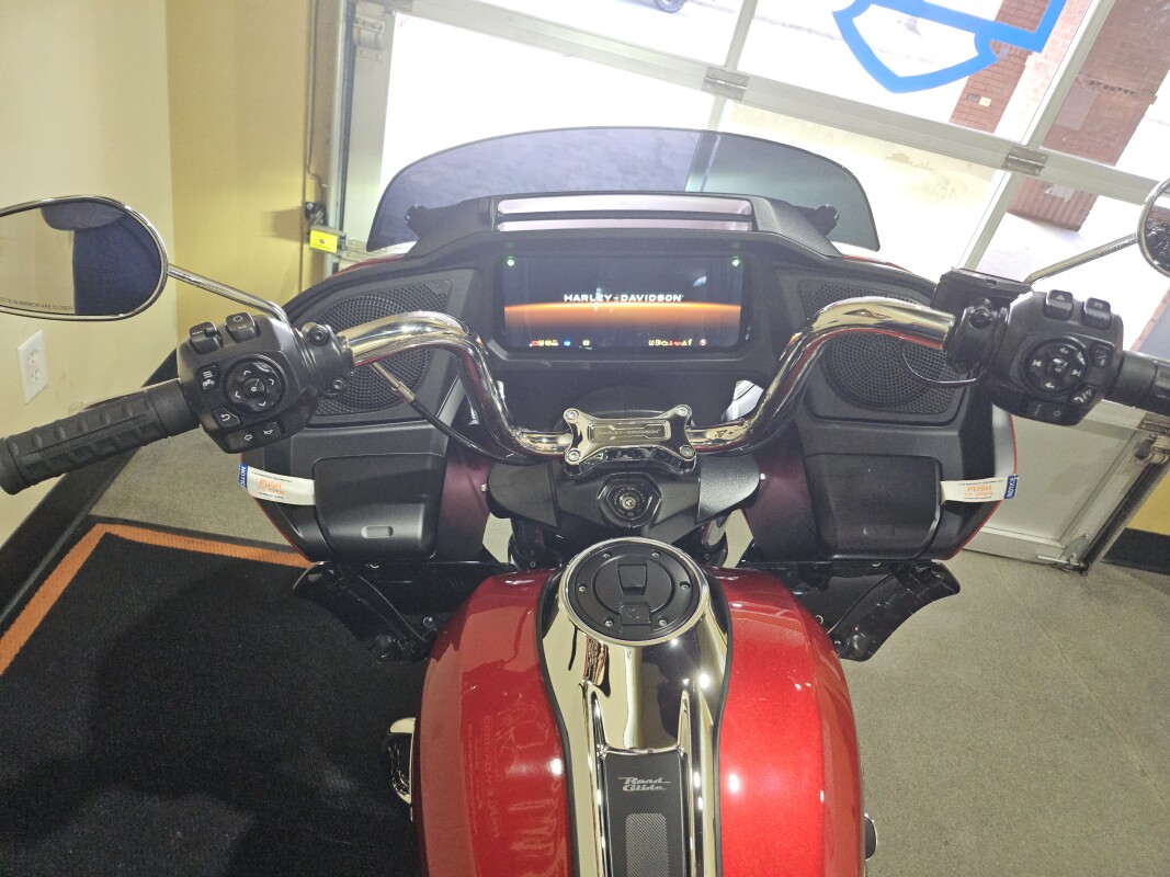 2025 Harley-Davidson Road Glide Brilliant Red - Photo 4