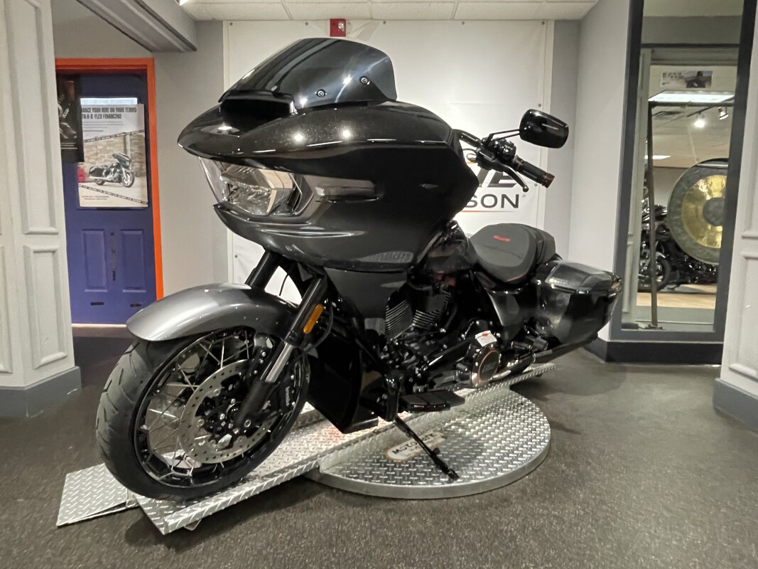 FLTRXSE 2025 CVO Road Glide - Photo 5