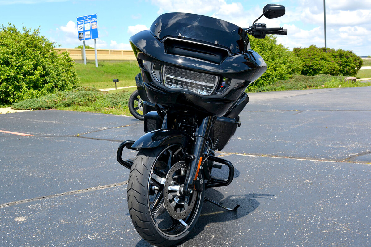 2025 Harley-Davidson Road Glide Vivid Black - Photo 2