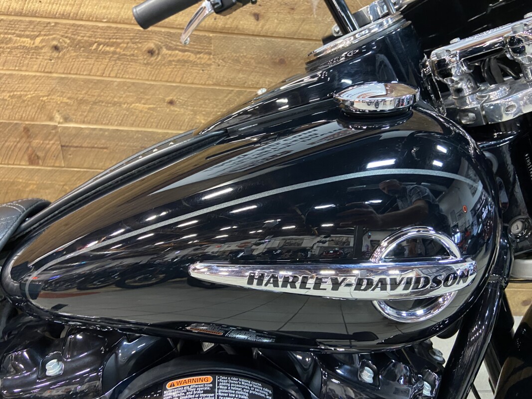 2019 Harley-Davidson Heritage Classic Vivid Black FLHC - Photo 2