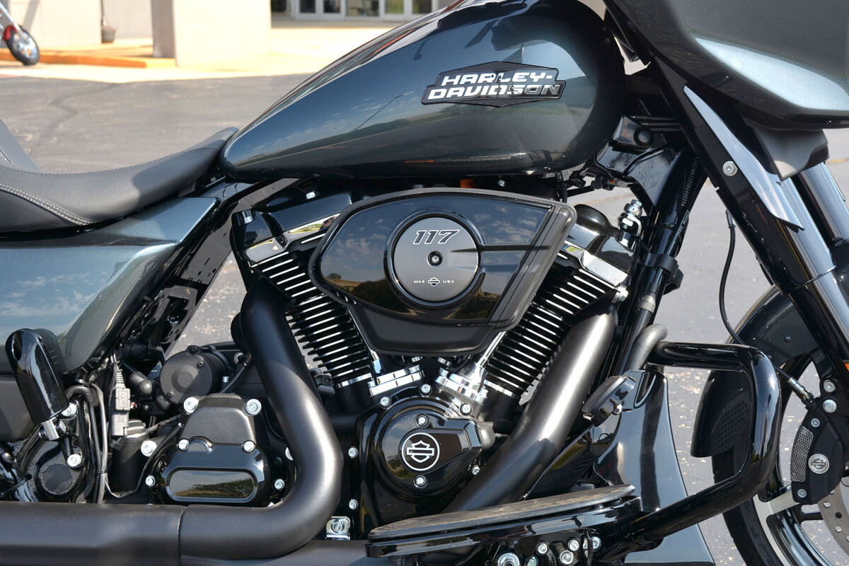 2025 Harley-Davidson Street Glide Iron Horse Metallic - Photo 10
