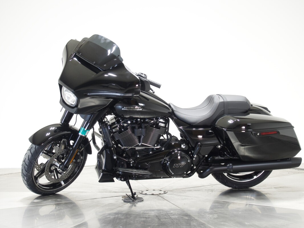 2025 Harley-Davidson FLHX Street Glide in Vivid Black - Photo 7