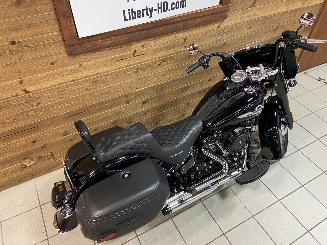 2019 Harley-Davidson Heritage Classic Vivid Black FLHC - Photo 7