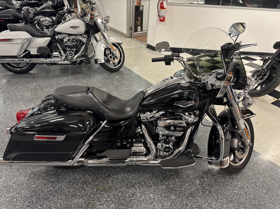 2017 Harley-Davidson Road King Vivid Black