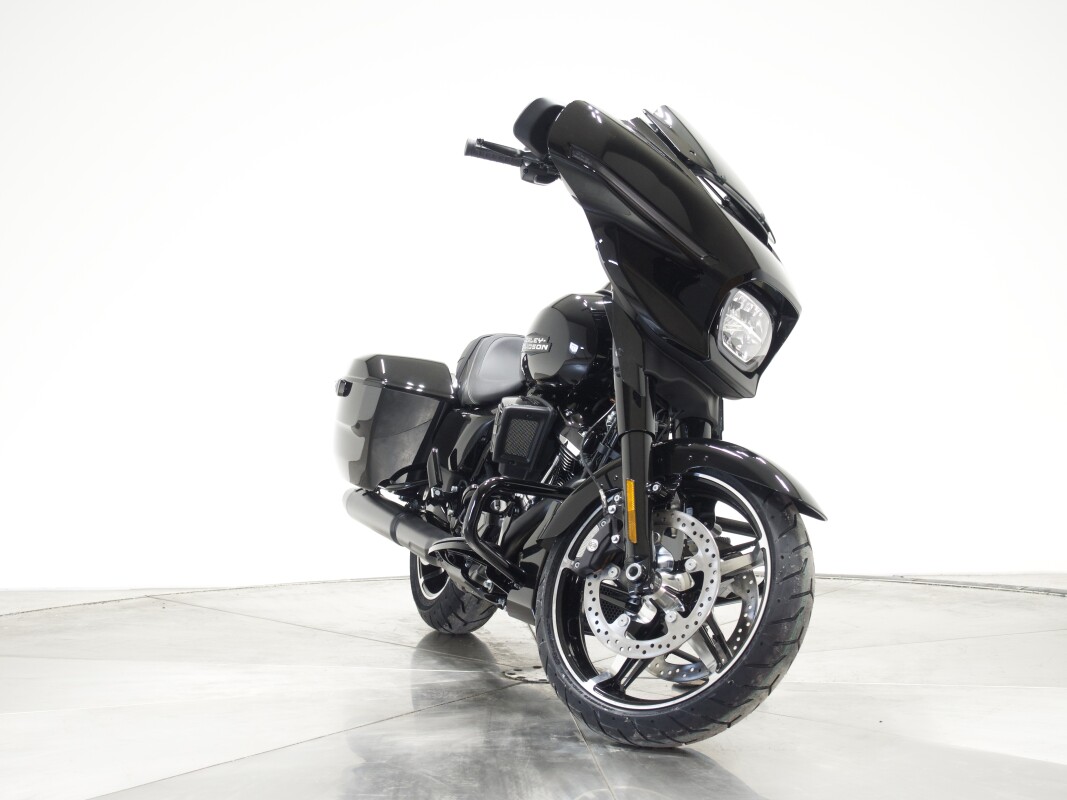 2025 Harley-Davidson FLHX Street Glide in Vivid Black - Photo 3