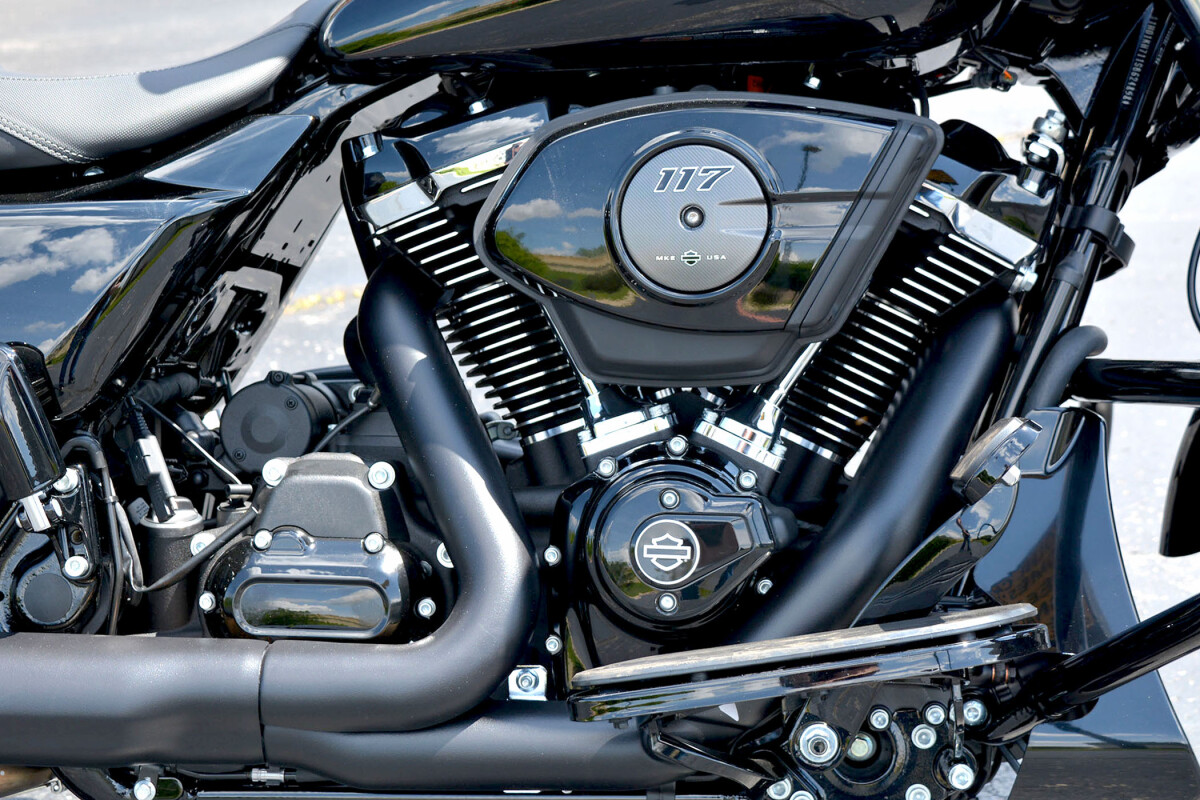 2025 Harley-Davidson Road Glide Vivid Black - Photo 8