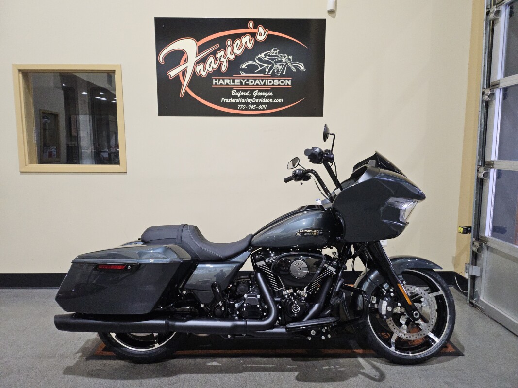 2025 Harley-Davidson Road Glide Iron Horse Metallic - Black Finish