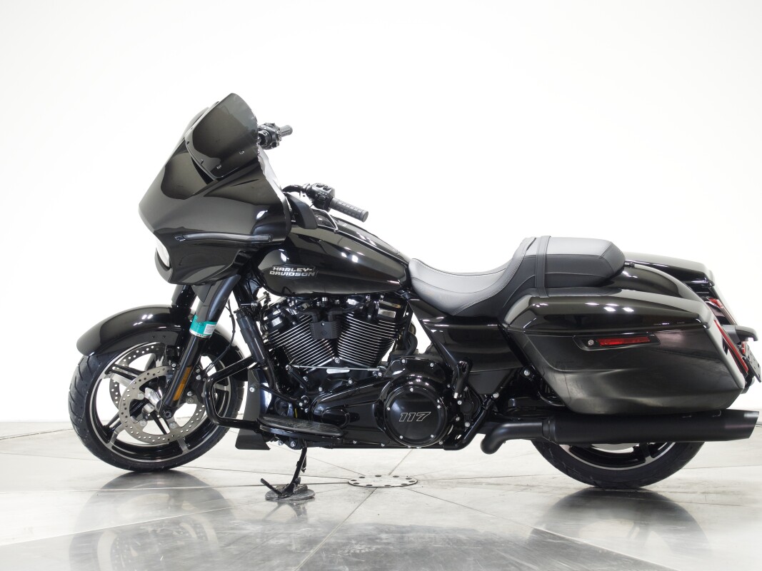 2025 Harley-Davidson FLHX Street Glide in Vivid Black - Photo 8