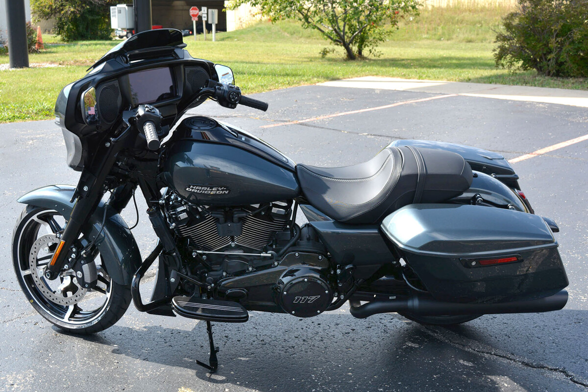 2025 Harley-Davidson Street Glide Iron Horse Metallic - Photo 3