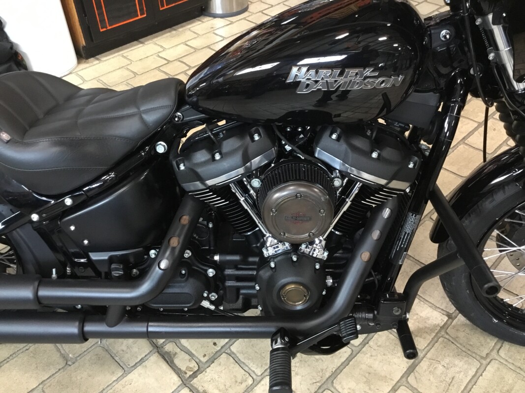 2019 Harley-Davidson Street Bob Vivid Black - Photo 2