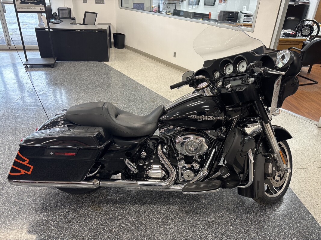 2013 Harley-Davidson Street Glide Midnight Pearl