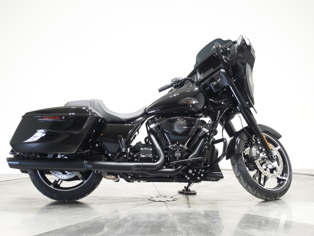 2025 Harley-Davidson FLHX Street Glide in Vivid Black
