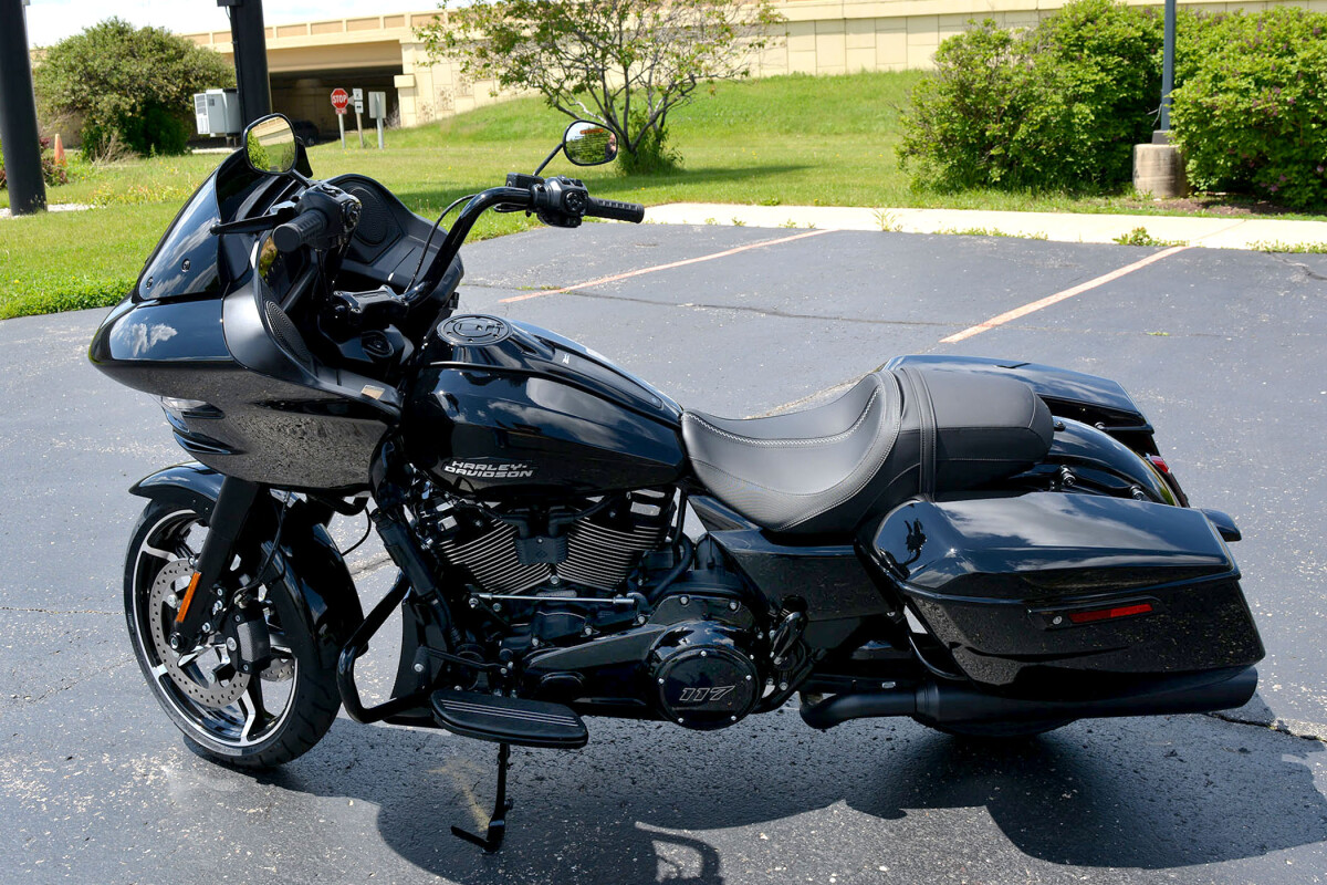 2025 Harley-Davidson Road Glide Vivid Black - Photo 3