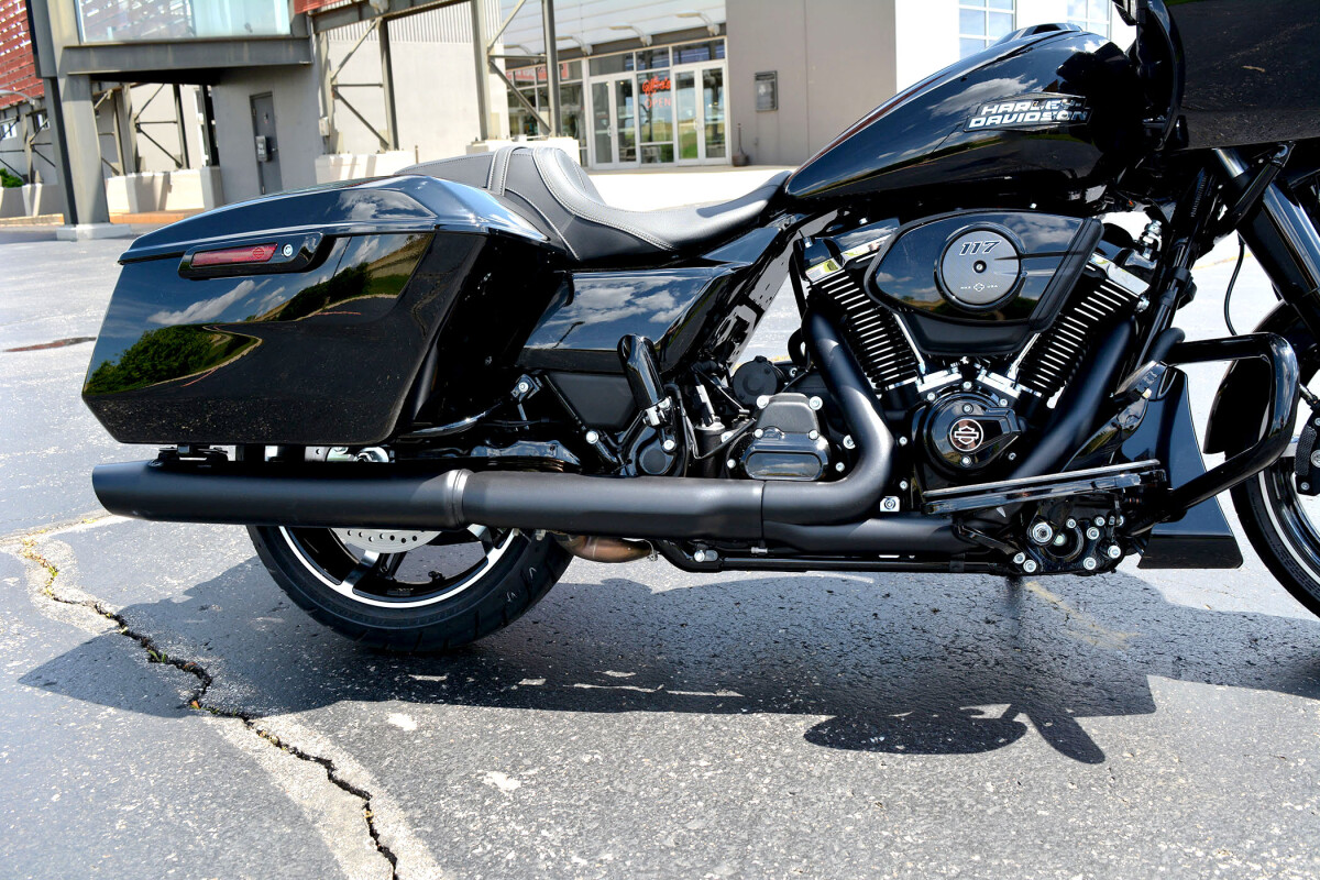 2025 Harley-Davidson Road Glide Vivid Black - Photo 10