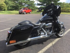 2017 Harley-Davidson® Street Glide® Special BLACK thumb 1