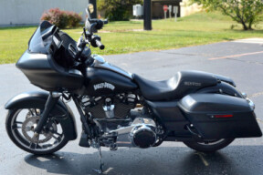 2017 Harley-Davidson® Road Glide® Special Black Denim thumb 2