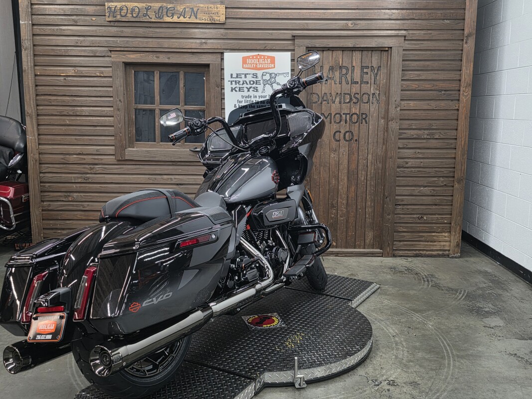 2025 Harley-Davidson CVO Road Glide RAVEN FADE - Photo 3