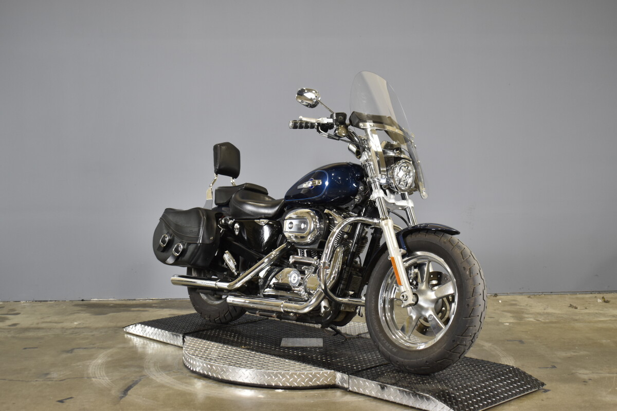 2013 Harley-Davidson 1200 Custom XL1200C - Photo 2