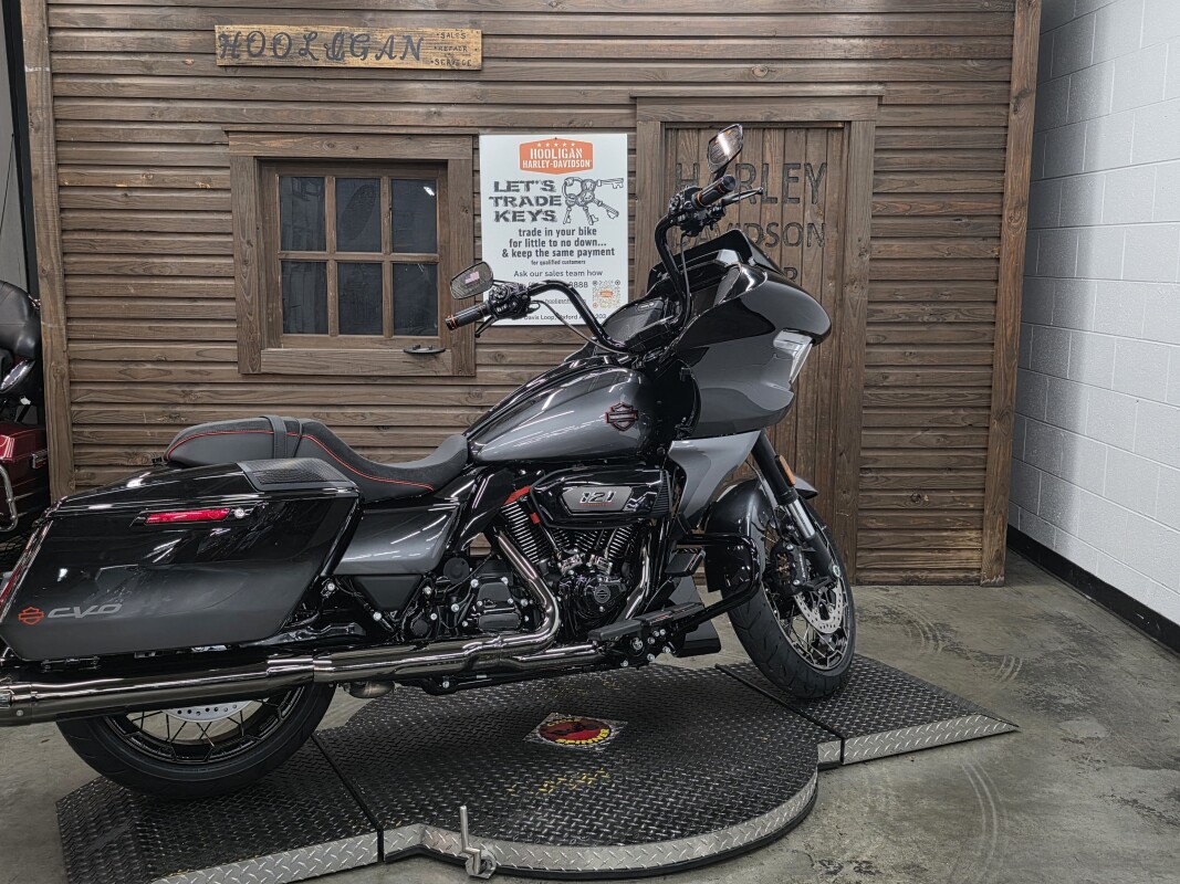 2025 Harley-Davidson CVO Road Glide RAVEN FADE - Photo 2