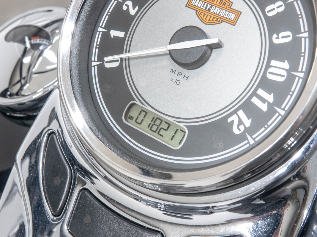 2013 Harley-Davidson FLSTC Heritage Softail Classic in Vivid Black with 18217 miles - Photo 4