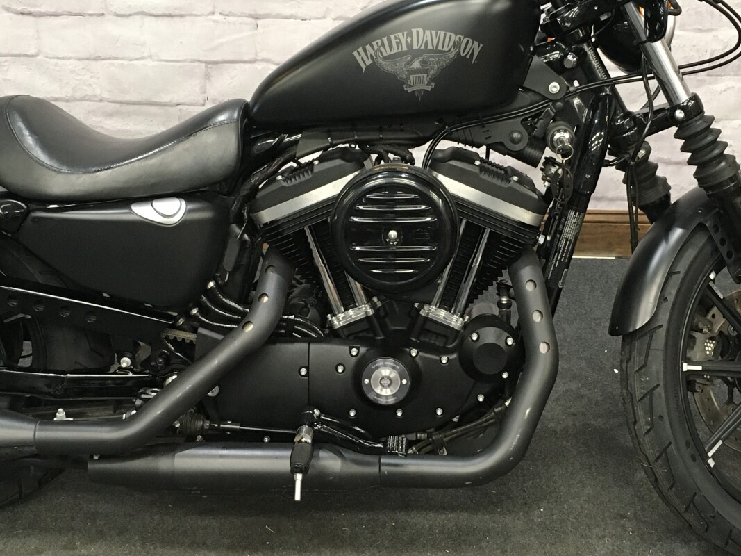 2017 Harley-Davidson Iron 883 Black Denim XL883N - Photo 3