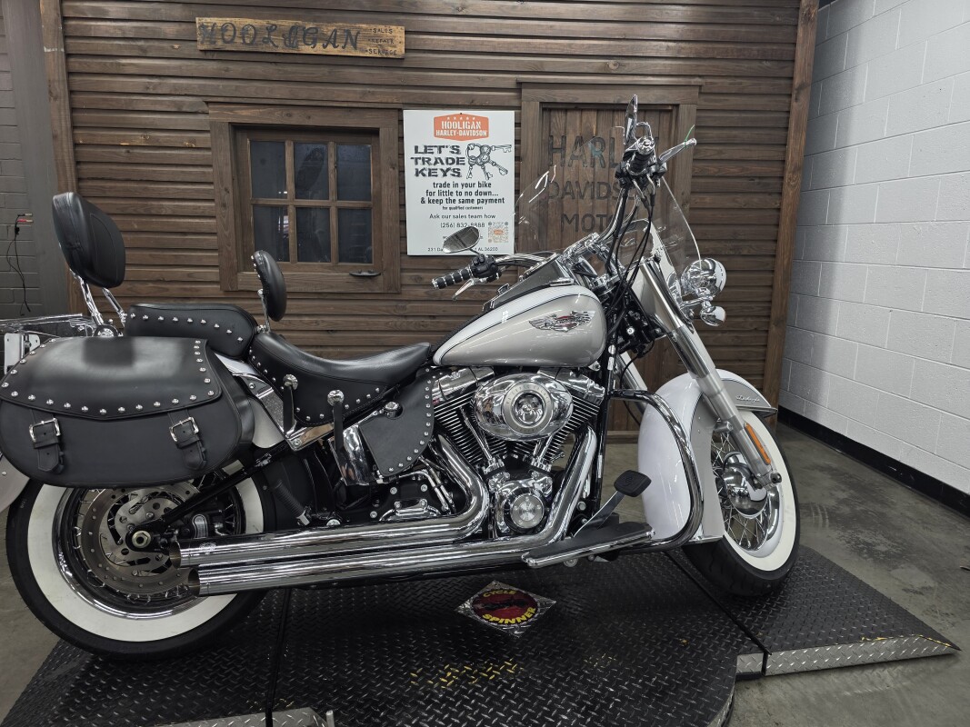 2009 Harley-Davidson Softail Deluxe WHT GOLD/PEWTER
