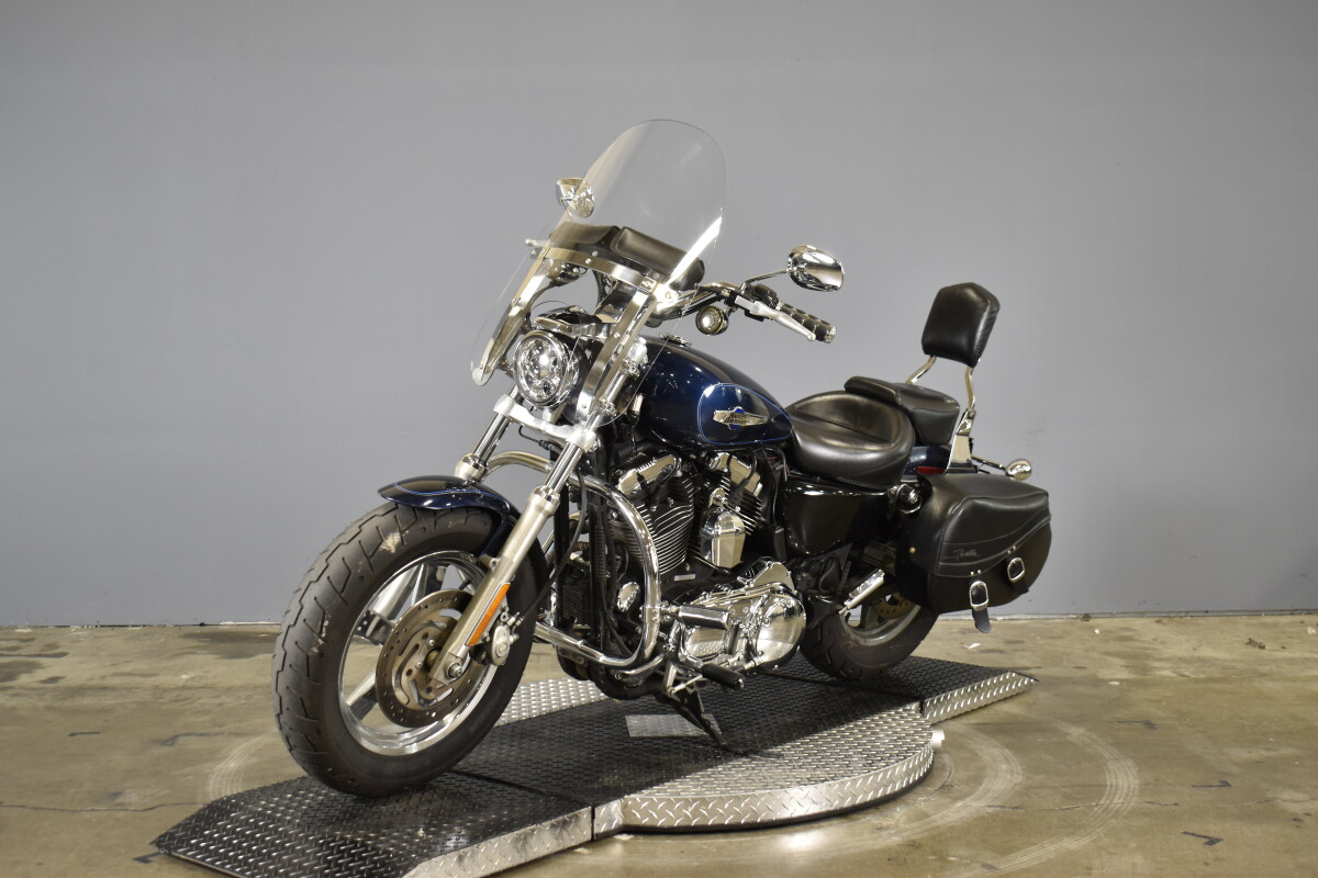 2013 Harley-Davidson 1200 Custom XL1200C - Photo 4