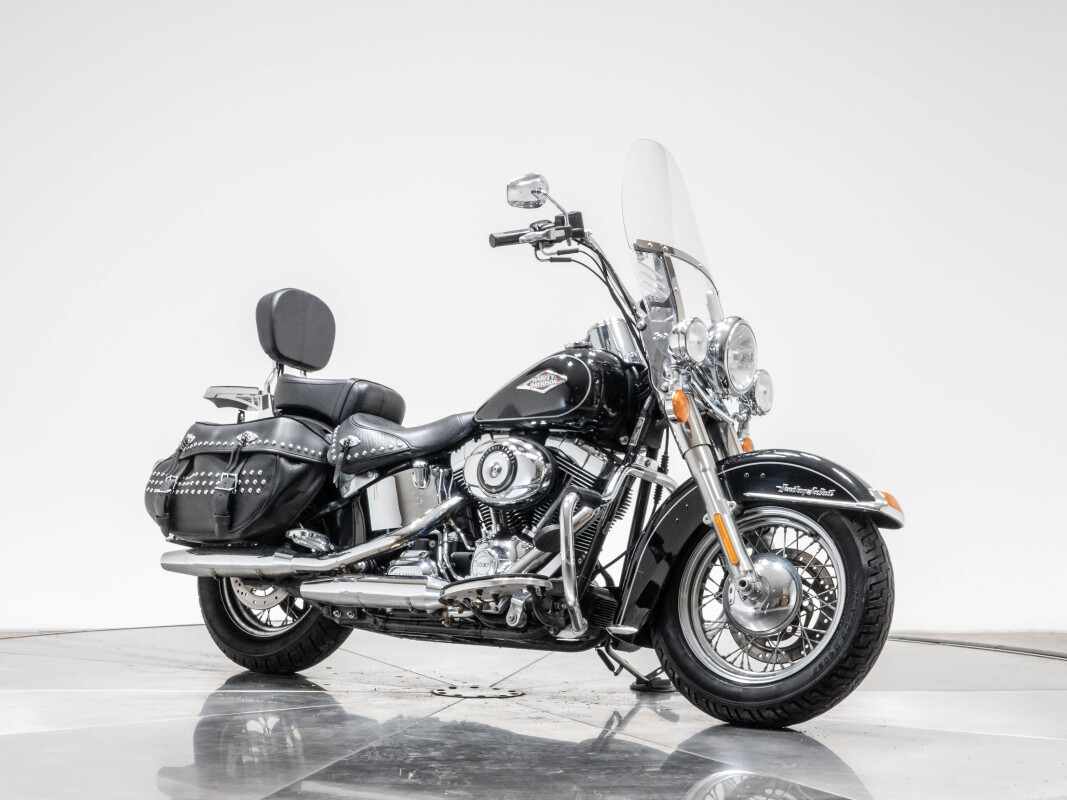 2013 Harley-Davidson FLSTC Heritage Softail Classic in Vivid Black with 18217 miles - Photo 3