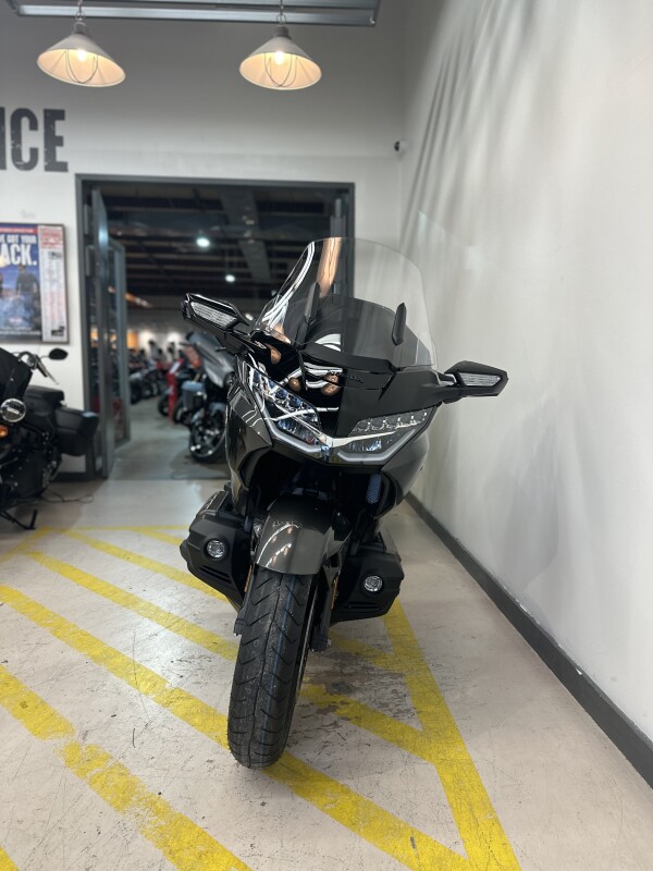 2024 Honda Gold Wing Tour Automatic DCT Grey Metallic/Black - Photo 3
