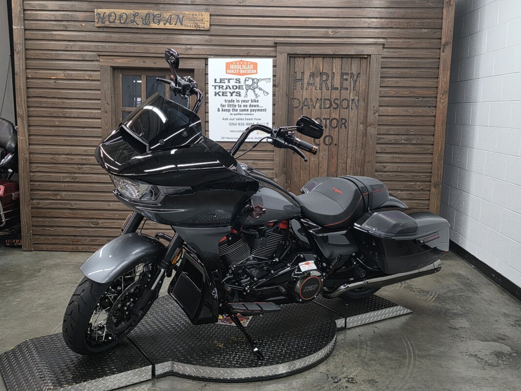 2025 Harley-Davidson CVO Road Glide RAVEN FADE - Photo 6