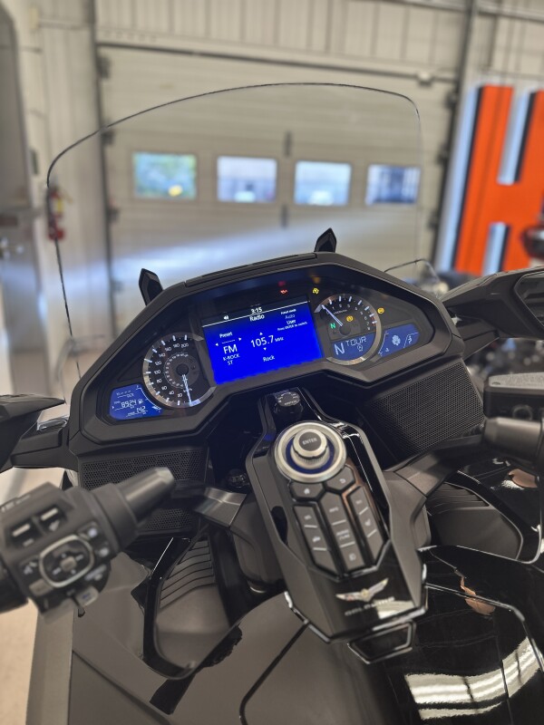 2024 Honda Gold Wing Tour Automatic DCT Grey Metallic/Black - Photo 8