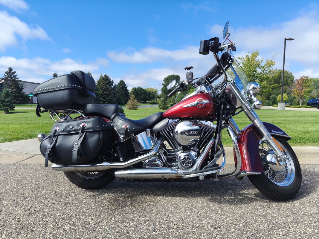 2017 Harley-Davidson Heritage Softail Classic Two-Tone Mysterious Red Sunglo/Velocity Red Sunglo