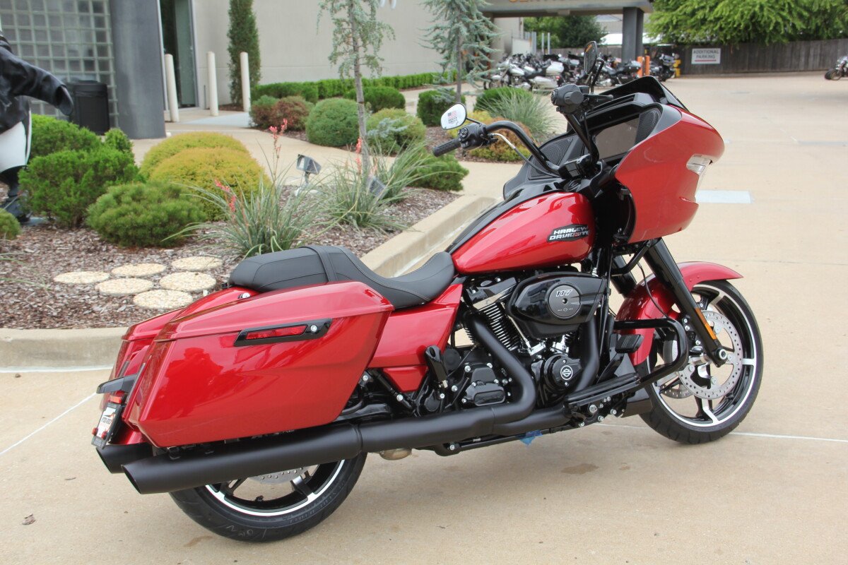 2025 Harley-Davidson Street Glide Brilliant Red - Black Finish - Photo 5