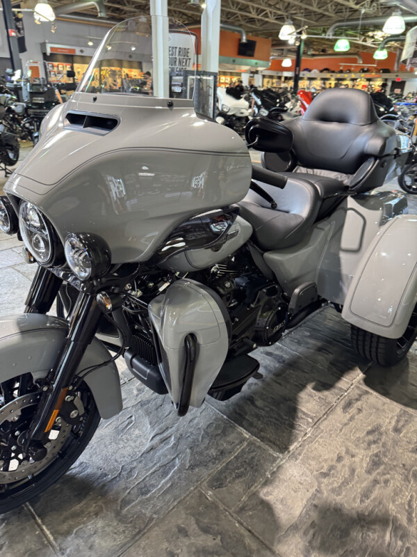 2025 Harley-Davidson Tri Glide Ultra - Photo 10
