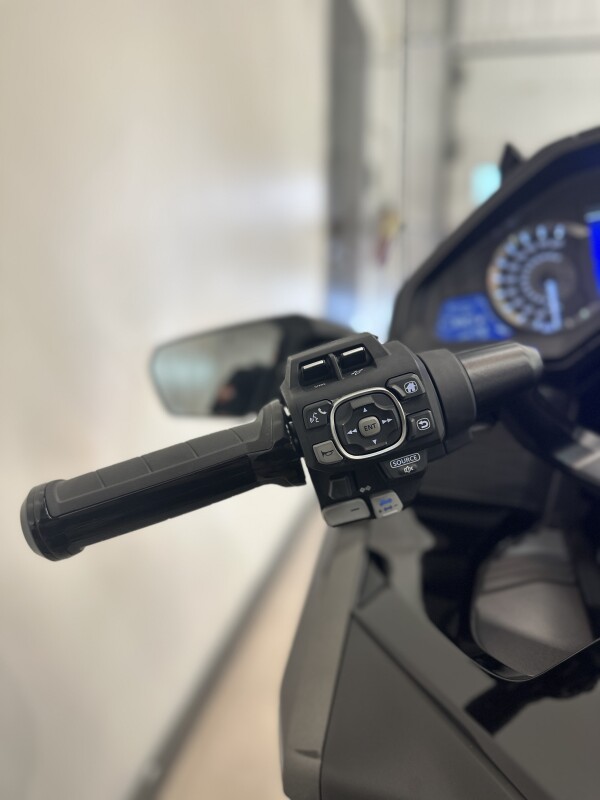 2024 Honda Gold Wing Tour Automatic DCT Grey Metallic/Black - Photo 7
