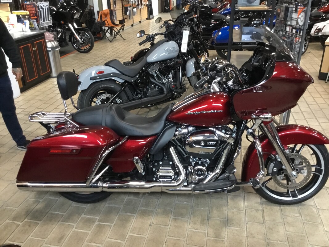 2017 Harley-Davidson Road Glide Special Velocity Red Sunglo