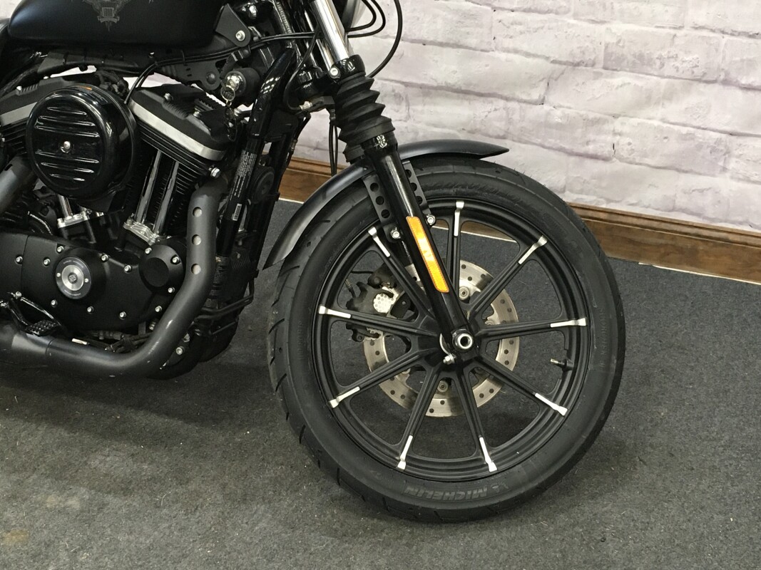 2017 Harley-Davidson Iron 883 Black Denim XL883N - Photo 4