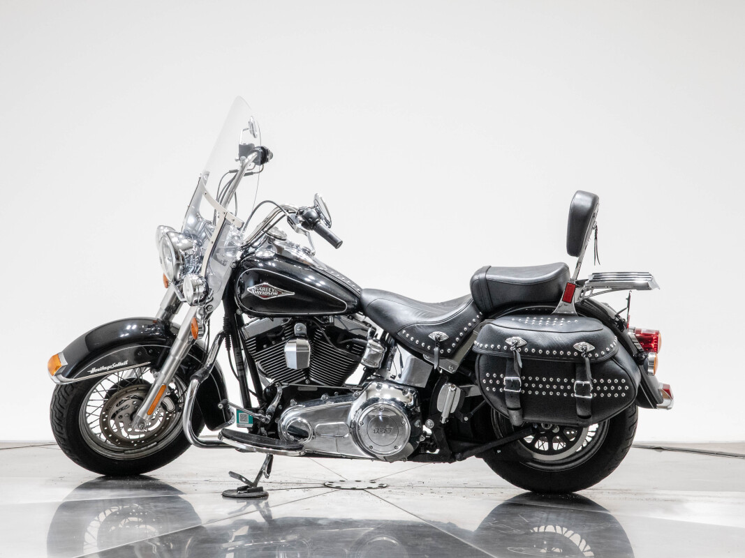 2013 Harley-Davidson FLSTC Heritage Softail Classic in Vivid Black with 18217 miles - Photo 10