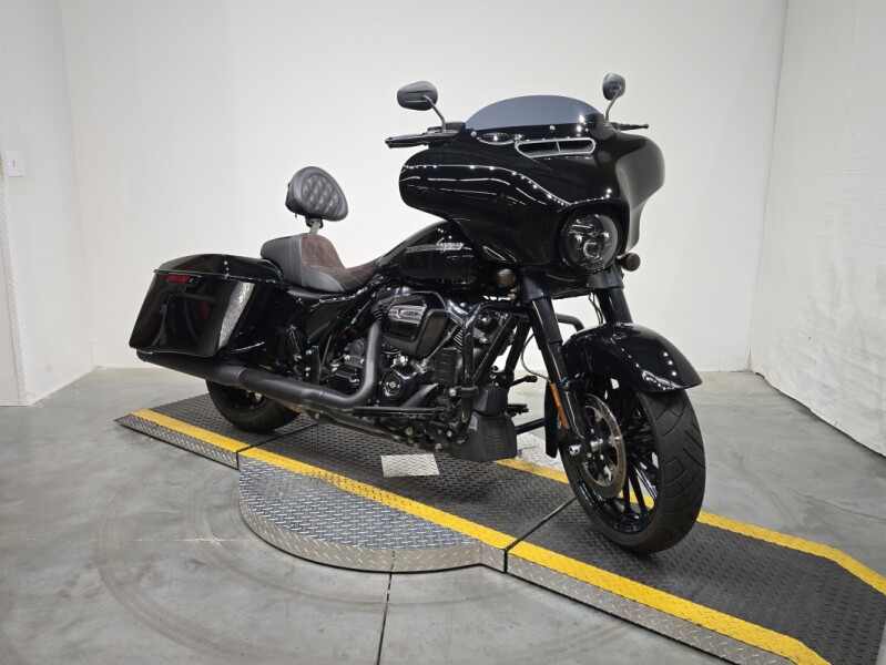 FLHXS 2018 Street Glide® Special