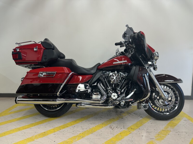2011 Harley-Davidson® Electra Glide® Ultra Limited Merlot Sunglo/Cherry Red Sunglo