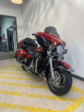 2011 Harley-Davidson® Electra Glide® Ultra Limited Merlot Sunglo/Cherry Red Sunglo thumb 3