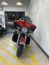 2011 Harley-Davidson® Electra Glide® Ultra Limited Merlot Sunglo/Cherry Red Sunglo thumb 2