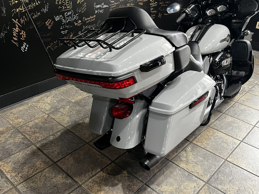 FLTRK 2024 Road Glide Limited - Photo 8