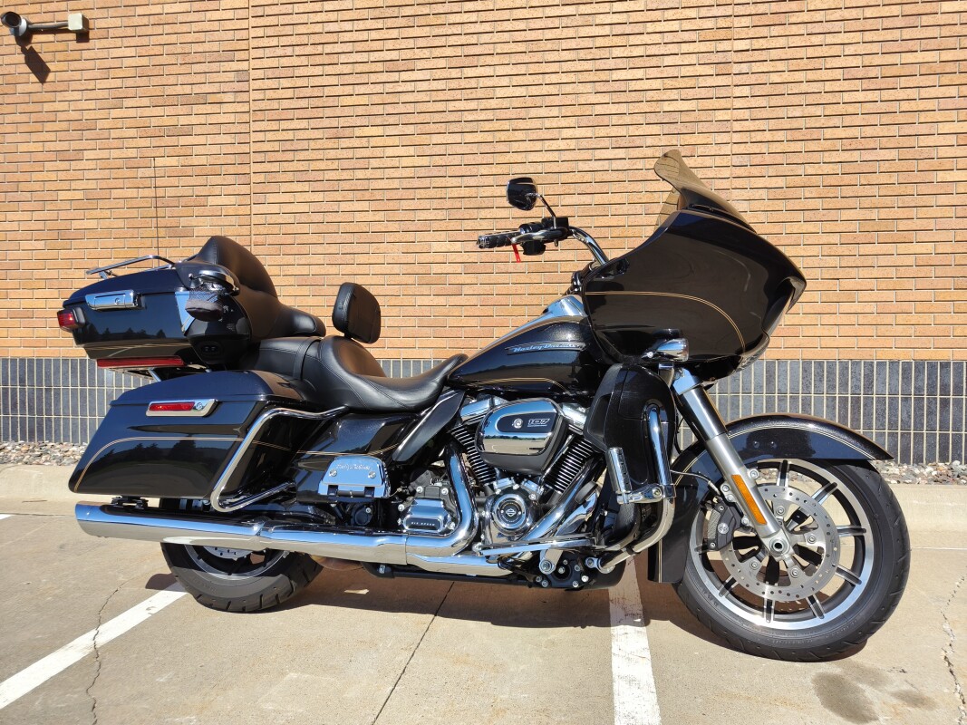 2017 Harley-Davidson Road Glide Ultra Black Quartz