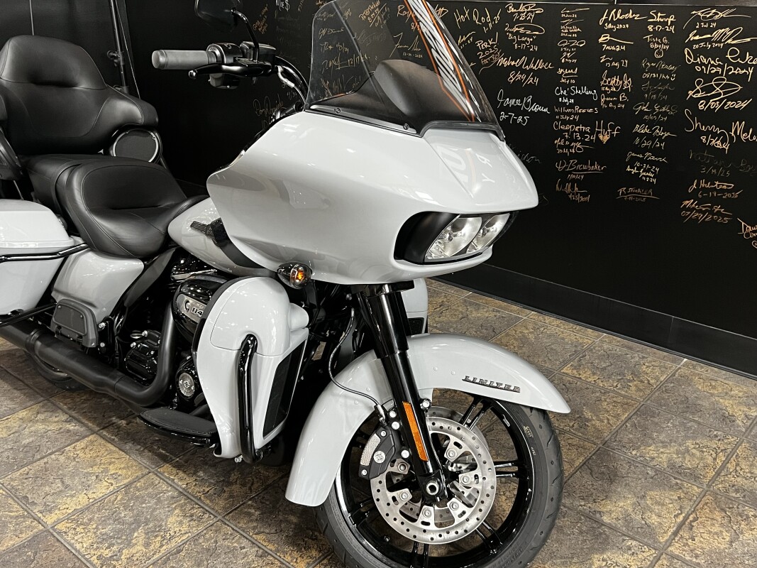 FLTRK 2024 Road Glide Limited - Photo 2