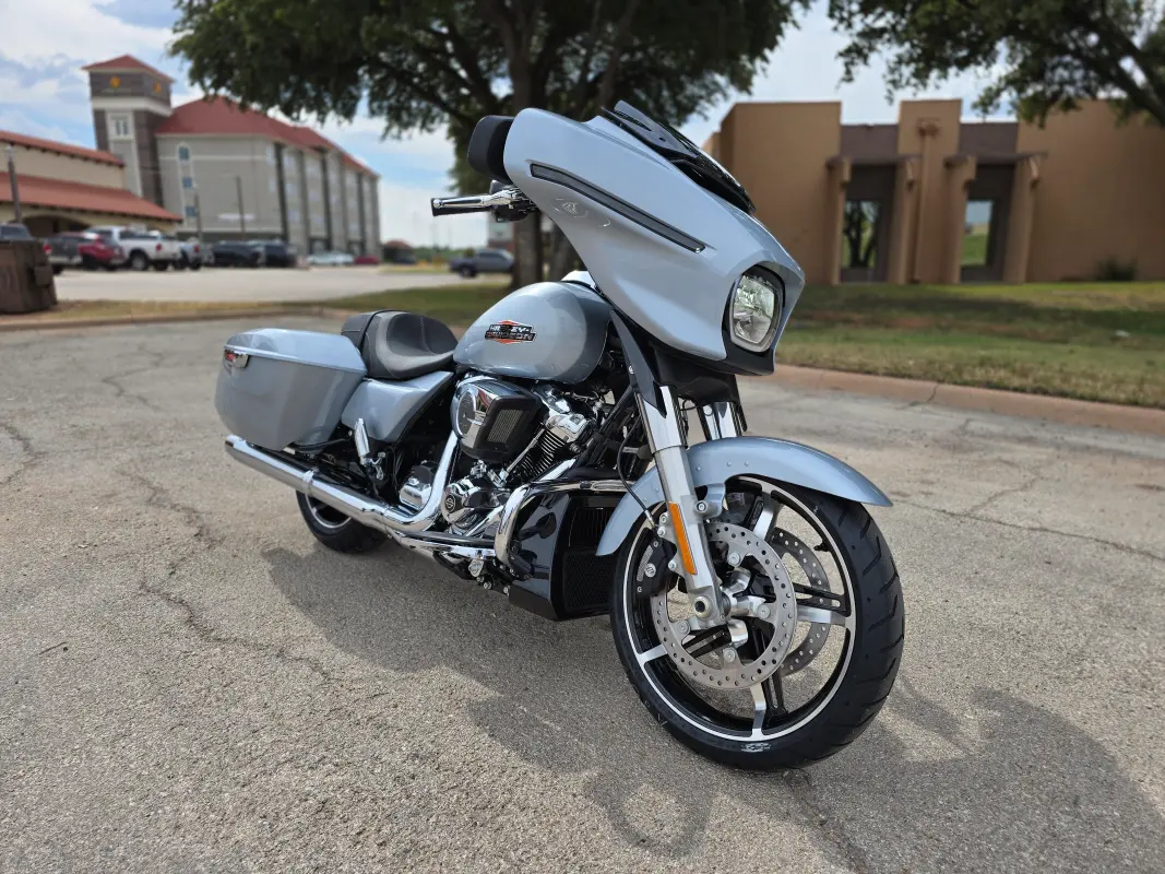2025 Harley-Davidson Street Glide - Photo 2