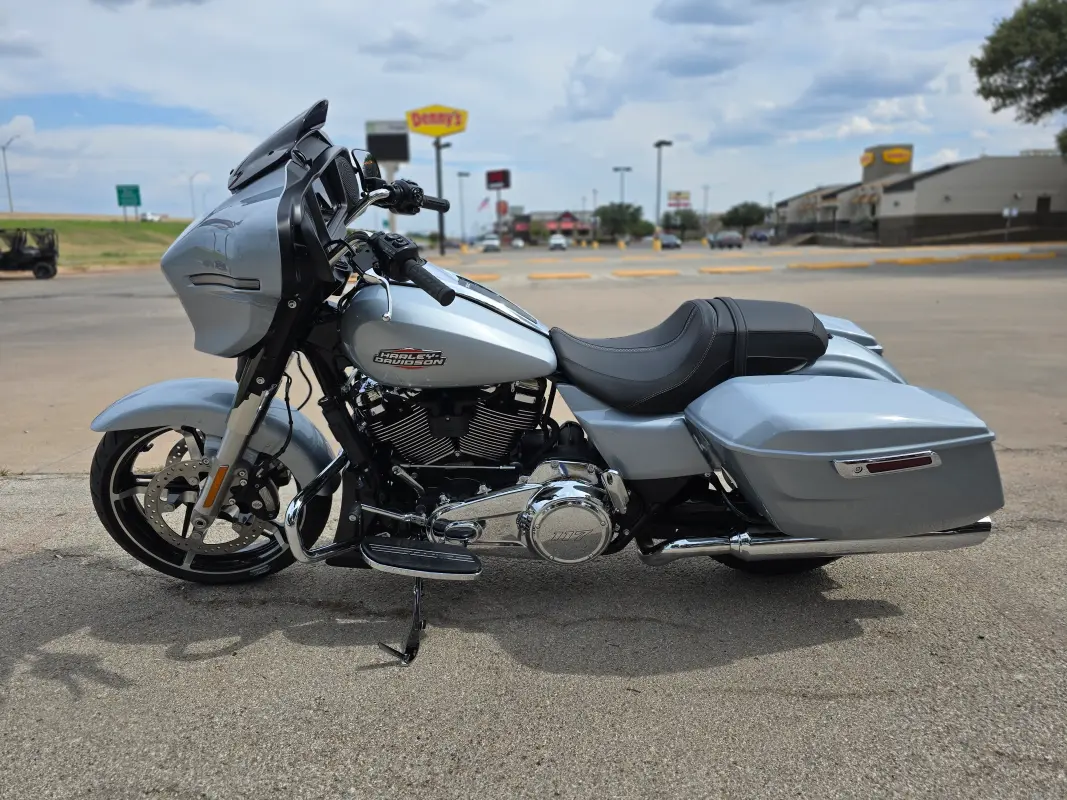 2025 Harley-Davidson Street Glide - Photo 5