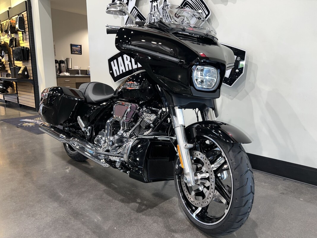 2025 Harley-Davidson Street Glide FLHX - Photo 2