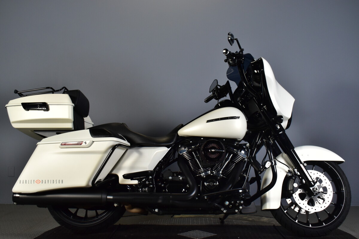2018 Harley-Davidson® Street Glide® Special FLHXS | Volcano Harley-Davidson®, image size:1200x800